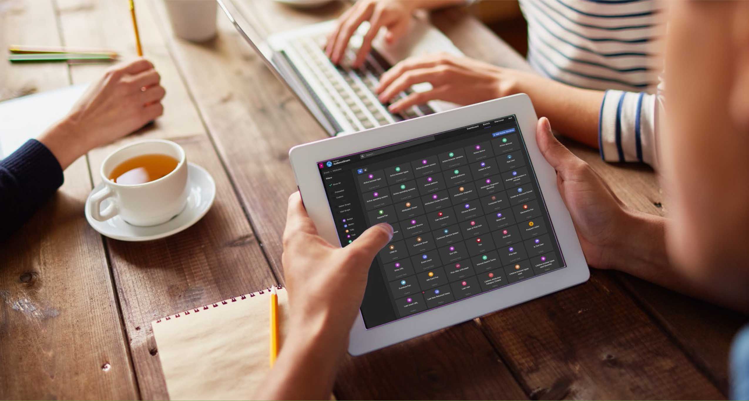 Tealium_AudienceStream_Online_Advertising-1 Tealium AudienceStream on a tablet
